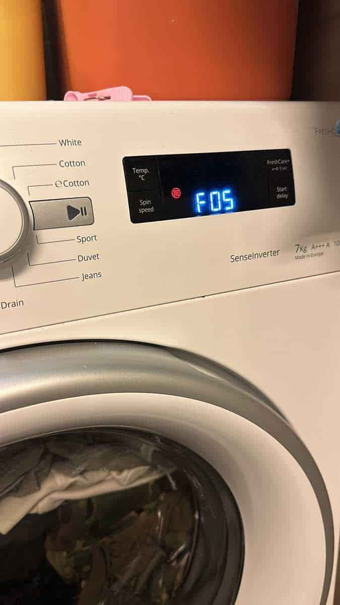 出現故障碼F05，不排水😵Whirlpool惠而浦前置式洗衣機 CFCR70111