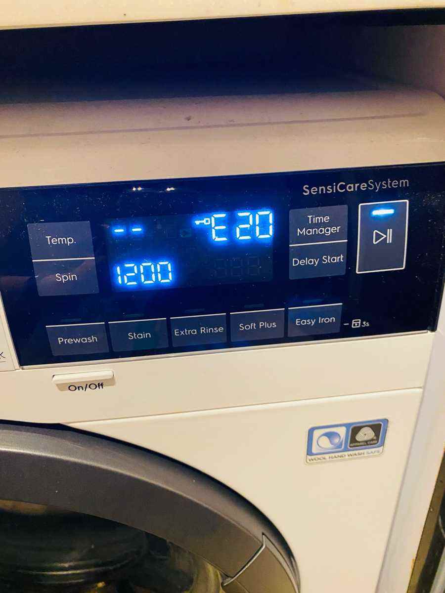 出現故障碼E20🌀Electrolux伊萊克斯前置式洗衣機 EW6S3726BL
