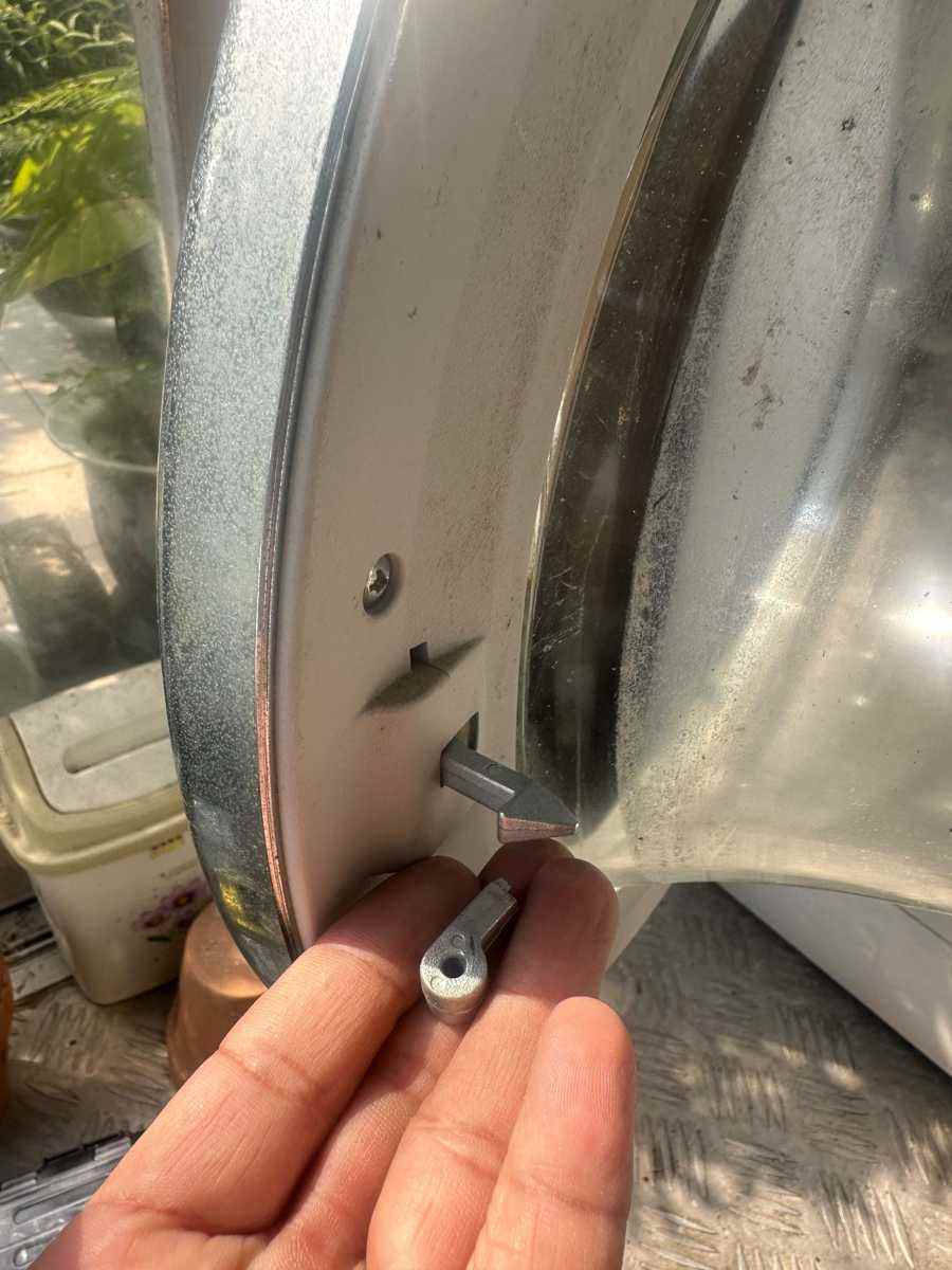 門勾斷裂及門鎖掣老化🔧Brandt白朗牌前置式洗衣機 BWF714VX