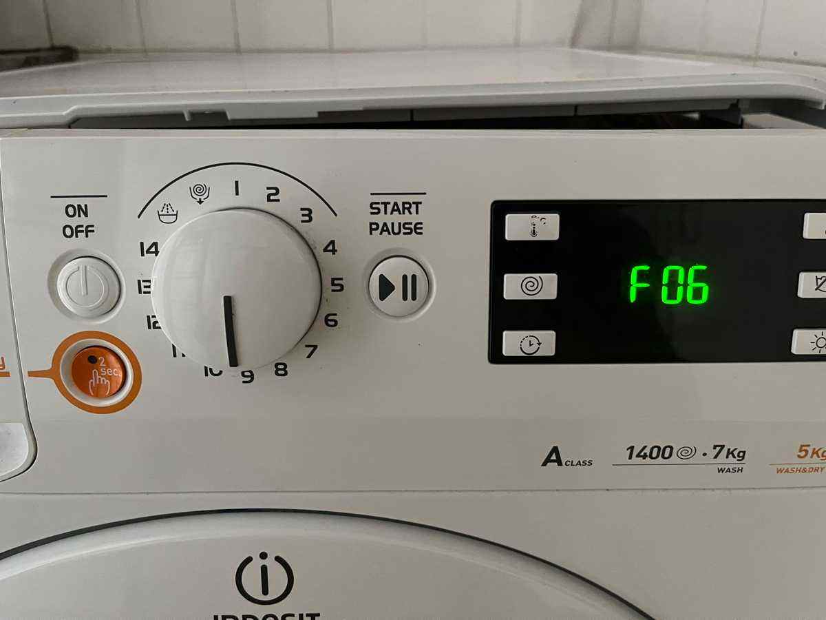 出現故障碼F06，門鎖故障🔒Indesit依達時前置式洗衣機 XWDE751480XWUK