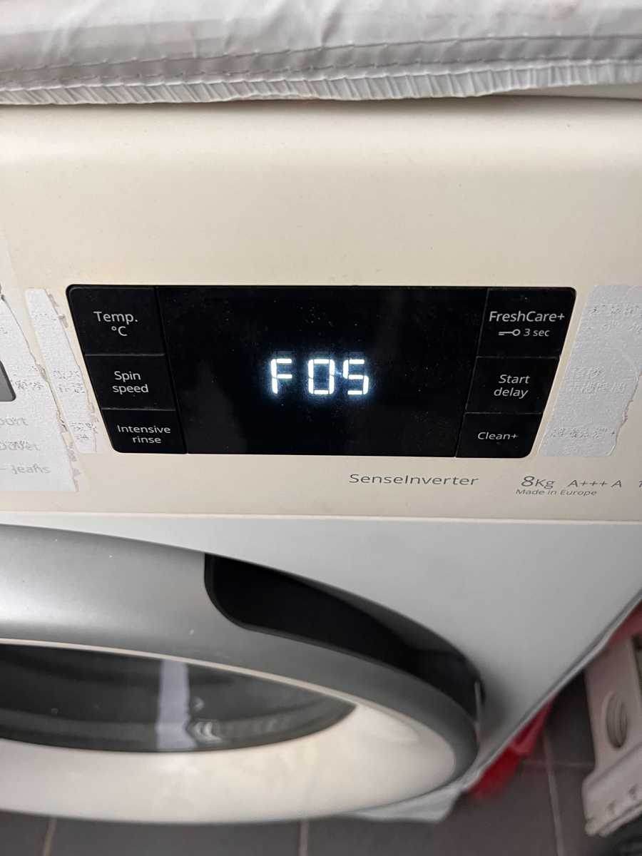 出現故障碼F05，不排水💧Whirlpool惠而浦前置式洗衣機 CFCR80221