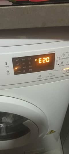 這部Zanussi ZKN系列洗衣機E20故障現場：50支牙線竟成排水主兇🦷