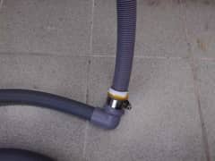 美的MG系列洗衣機從大陸帶回香港，安裝師傅巧解排水難題 🏠