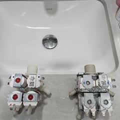 這部LG FC系列洗衣機底部滲水追查記：師傅打開頂蓋後真相大白 🎯