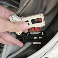 這部Kelvinator洗衣機用了十年突然鎖不到門？原來是門鎖掣老化惹的禍 🔐