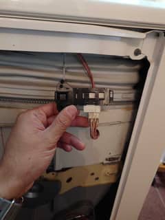 每次開機都要大力拍門？這部Brandt BT系列上置式洗衣機的門鎖掣困擾終於解決 💪