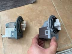 廚房內側卡位難搬動 🧩這部Hitachi BDD系列洗衣機E21不排水終於找出元兇