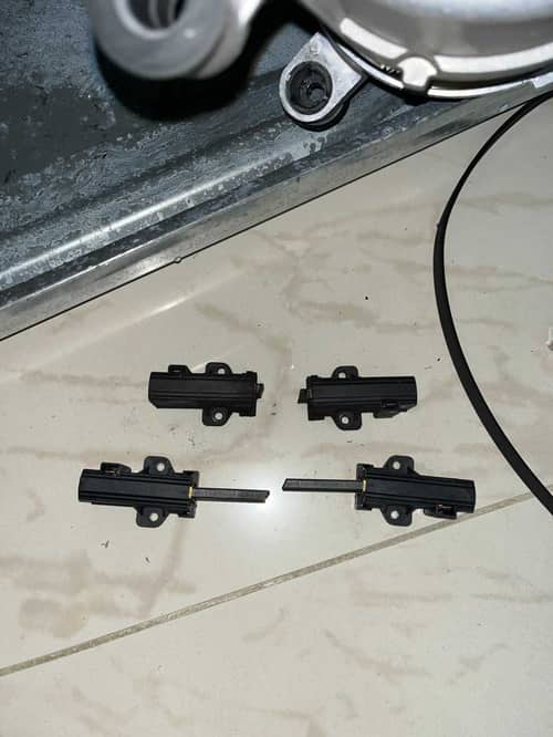 出現故障碼E12，碳刷問題🔧Siemens西門子二合一洗衣乾衣機 WD14D366HK/03