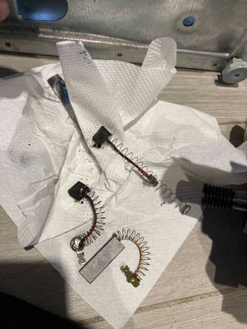 摩打碳刷耗損引發F21故障：這部西門子WM系列洗衣機的修復歷程 💫
