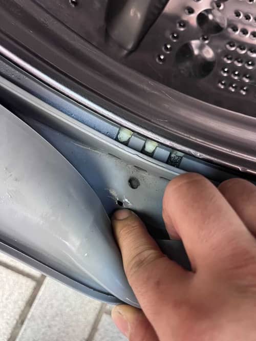 洗衣機門膠邊破損有隱患！這部LG WFST系列洗衣機的AE故障碼維修實錄 💧