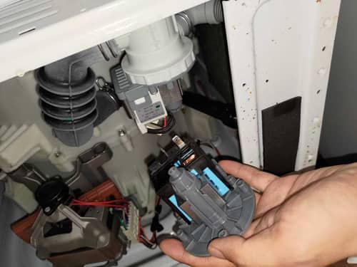 機內水排不走，出現故障碼E21🚫Zanussi金章牌前置式洗衣機 ZWM1207