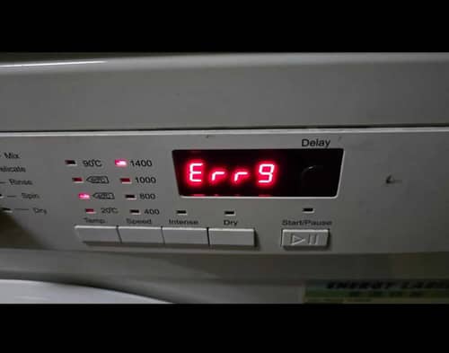 這部Zanussi ZWD系列洗衣機出現Err9故障碼，竟是因為震動過大引起？🤔