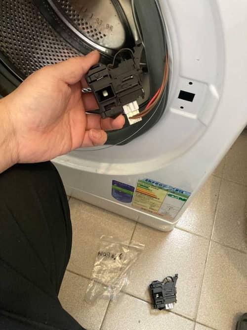 F06故障碼讓這部惠而浦「CFCR系列」洗衣機無法運作，師傅快速處理有辦法 ⚡