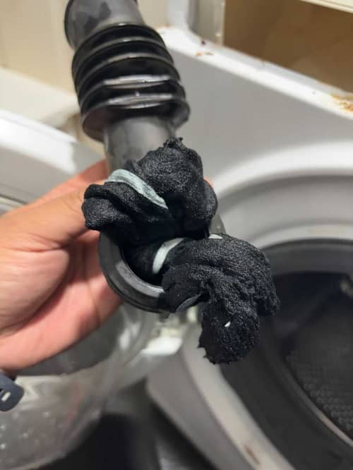 家庭小意外：這部愛朗牌RSF系列洗衣機梘粉盒漏水竟因襪子卡阻😮