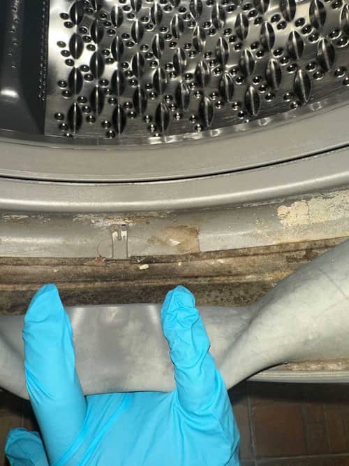 搬入新居前的安心之選：清洗專員除黴清理這部Hitachi前置式洗衣機🧺