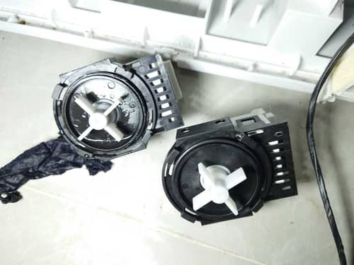 師傅上門救急：這部Hitachi BD系列洗衣機出現C02故障碼後內部積水困擾 🌀