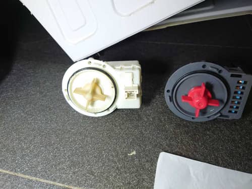 這部Panasonic NA系列洗衣機遭E03故障困擾：從誤入鎖匙到排水泵老化全檢查 🔍