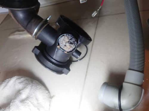 F05錯誤來襲？師傅現場修復這部Indesit XWDE系列洗衣機排水難題💡