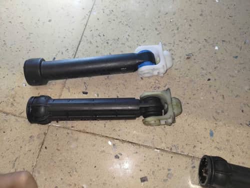 這部惠而浦 AWC系列洗衣機脫水時像跳舞？師傅現場更換避震器恢復穩定 🎶