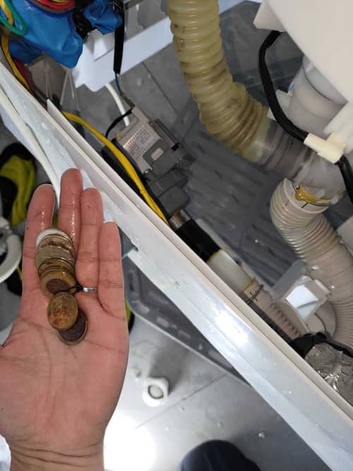 當洗衣機變錢罐：Hitachi BWV系列洗衣機不排水與C02故障背後的秘密🔍