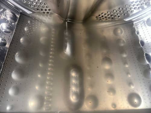 接收新家前的必做功課：清洗專員為這部LG前置式洗衣機除菌🦠