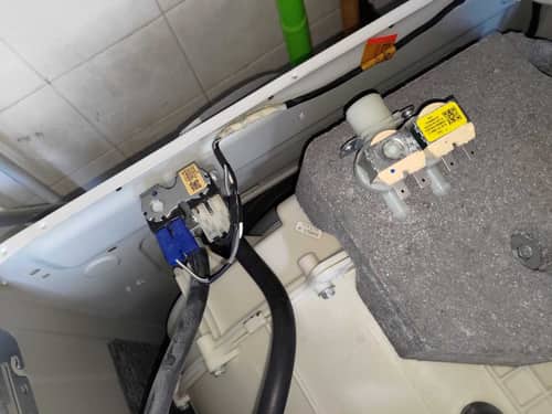 林女士這部LG WF系列洗衣機關機後不斷進水，入水掣更換後恢復正常 🌊