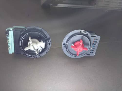 這部惠而浦FRAL系列洗衣機的突突突噪音從何而來？髮夾卡泵現場排查 🧐