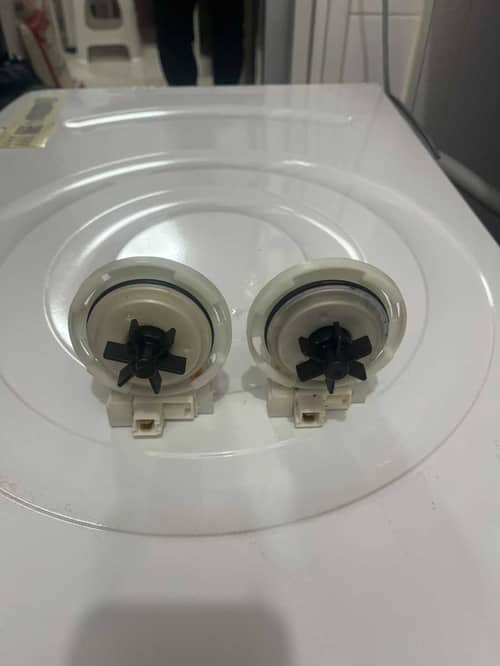 一枚硬幣卡住排水泵，這部西門子WM系列洗衣機終於又能順暢排水 🪙