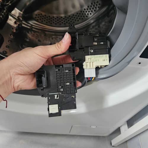 門怎麼關都聽到「噠噠」？這部LG FC系列洗衣機的dE2解決過程 🤔