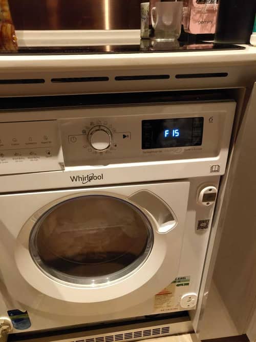 這部Whirlpool WFCI系列洗衣機F15故障碼揭秘：發熱線漏電真相🔍