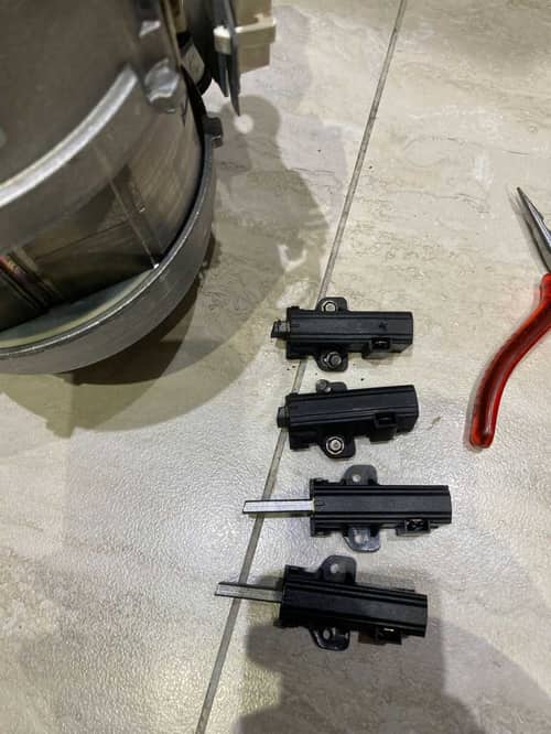工人姐姐急盼救援：這部西門子WK系列洗衣機E12停轉背後碳刷磨損解析 🕵️‍♀️