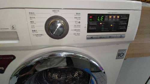 這部LG WFN系列洗衣機LE故障碼停機，背後的小習慣竟引發滲水煩惱🌀