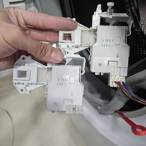 門鎖突然卡死，這部西門子WD系列洗衣機E13原因剖析🔍