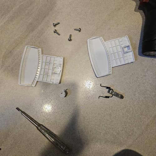 從拍照到備料，3個步驟讓這部Bauknecht BKWD系列洗衣機門把手恢復順暢 🤏