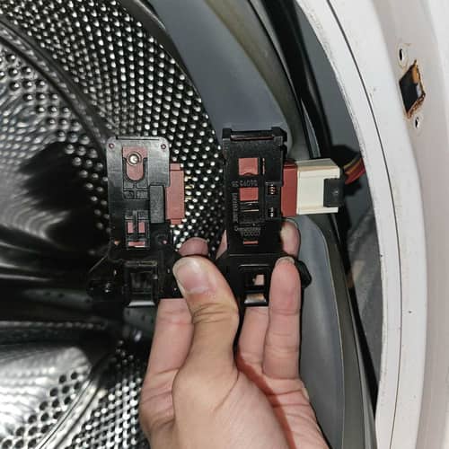 這部豐澤牌 FW系列洗衣機門鎖失靈、無法進水的維修過程 🚪