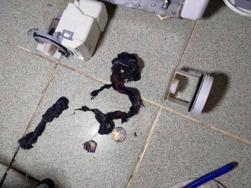 硬幣破報紙堵塞排水泵，這部Whirlpool TDLR系列洗衣機終於擺脫漏水困擾 💦
