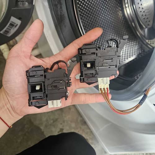 為何這部惠而浦FFCR系列洗衣機連現F06故障還漏水？師傅現場拆解 🧩