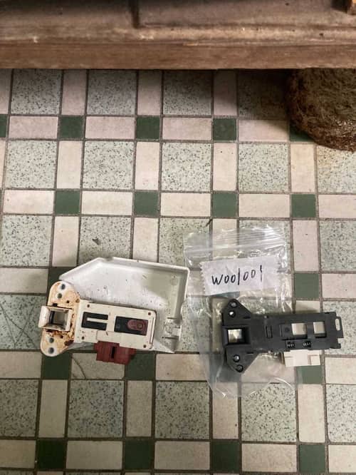 大熱天堆積衣物：這部Zanussi ZFV系列洗衣機閃燈無法啟動，門鎖掣緊急更換 🌞
