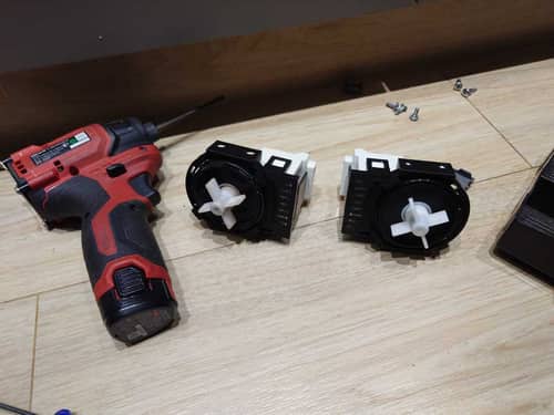 這部Hitachi BD系列洗衣機為何顯示C02故障碼？排水泵葉輪卡死🕵️‍♂️