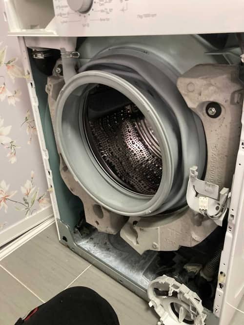 避震器老化如籃球彈跳？這部西門子WM系列洗衣機震動引發漏水意外發現🔍
