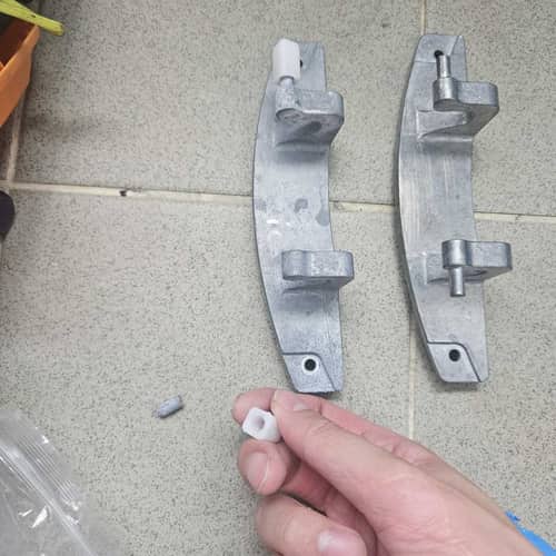 洗衣日的小插曲：這部博世WAT系列洗衣機門鉸斷裂後的現場修復🧩