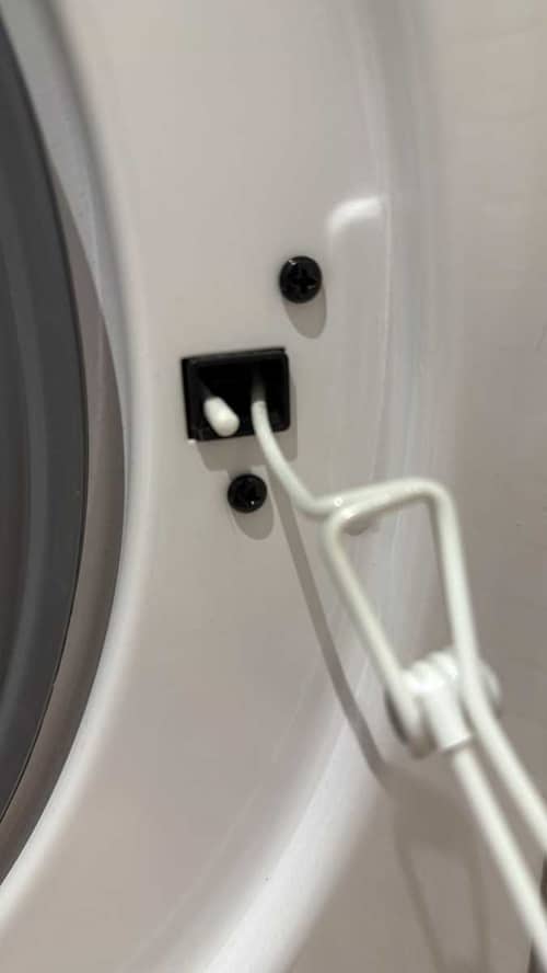 孩子一時好奇，這部Panasonic NAS系列洗衣機門鎖被衣架卡住 😅