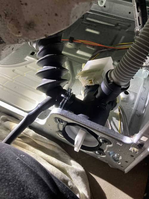 這部西門子WU系列洗衣機E18故障碼，濾網清理卻依舊無法排水的煩惱🌀