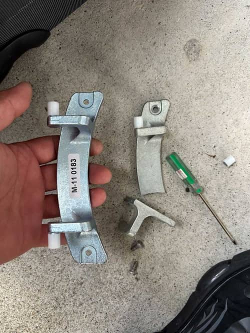 戶外曝曬隱形威脅：這部Brandt BWF系列洗衣機門鉸劣化原因與防護要點🌞