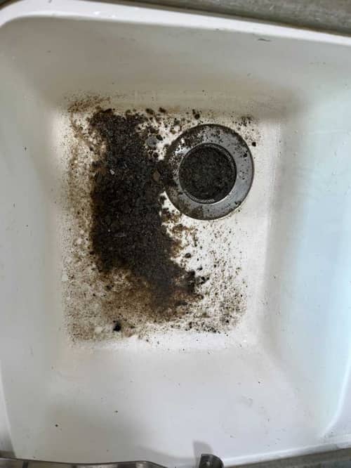 新住客林生的洗衣首戰：這部惠而浦洗衣機Clean Pump燈亮發現隱藏殘渣 🕵️‍♂️