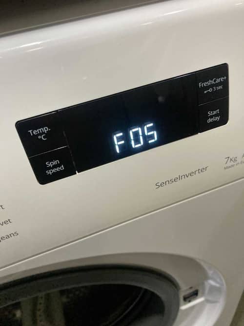 小廚房大挑戰：如何排除這部惠而浦CFCR系列洗衣機F05故障碼 🌀