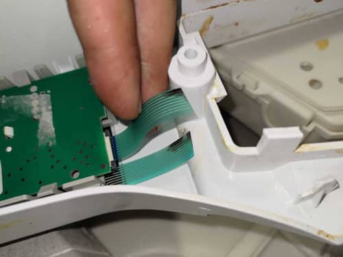 客戶拍攝影片記錄故障狀況，揭示Candy前置式洗衣機輕觸模塊這個關鍵部件問題 📹