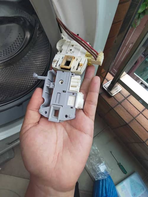 搬屋前2個月這部Ariston WDG系列洗衣機F06故障，磅洗費竟比維修費還貴 💰