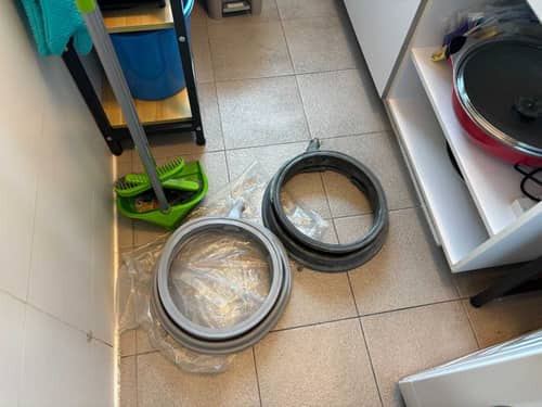 十幾年忠實服務後，這部西門子WM系列洗衣機門膠邊破裂漏水如何解決 🌅