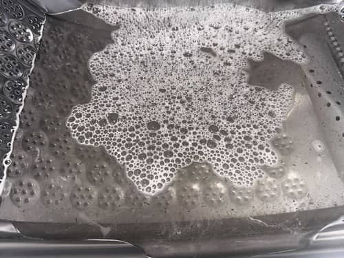 何小姐搬家第一件事：徹底清潔租屋內這部Electrolux前置式洗衣機 🏡